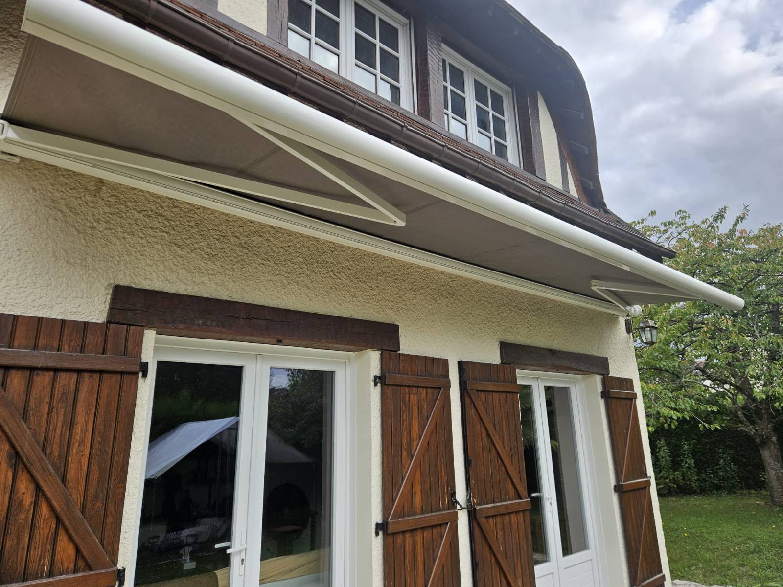 Store banne électrique avec éclairage LED – Confort & élégance à Vernon (27)