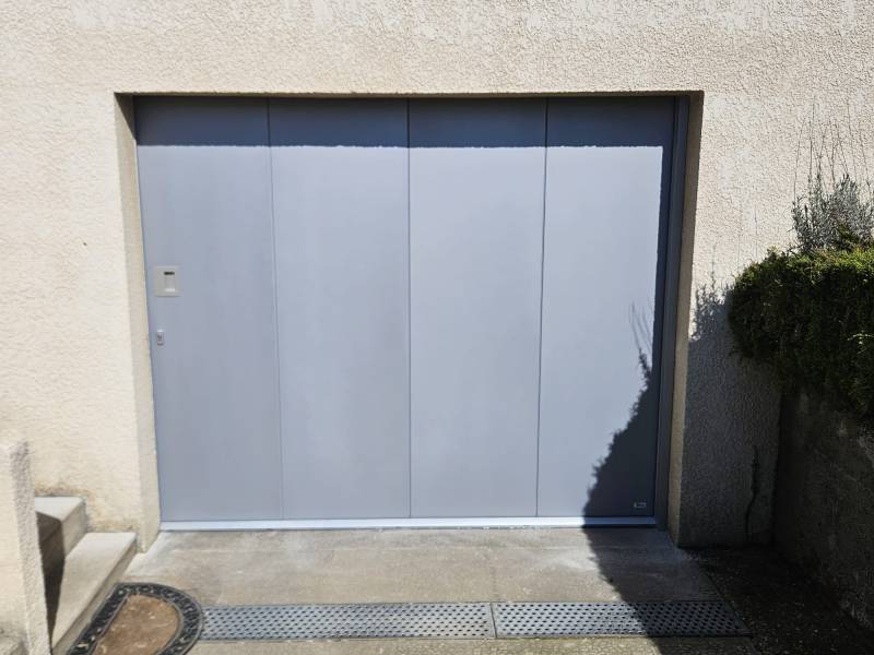 Installation et remplacement de porte de garage latérale gris alu à Brosville (27)