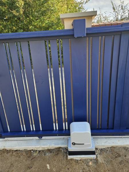 Pose d’un portail coulissant motorisé à Caugé (27)