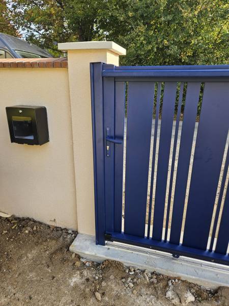 Pose d’un portail coulissant motorisé à Caugé (27)
