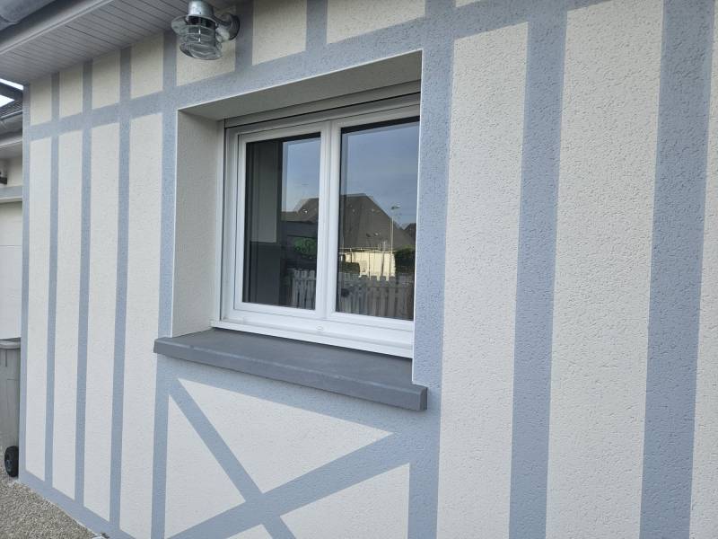 Pose d’une porte d’entrée en aluminium blanc à Cabourg – Réalisation LP POSE