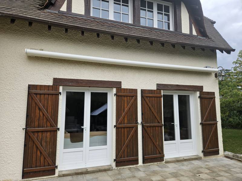 Store banne électrique avec éclairage LED – Confort & élégance à Vernon (27)