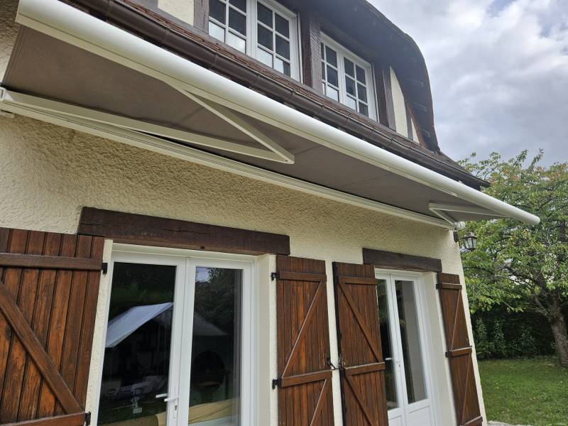 Store banne électrique avec éclairage LED – Confort & élégance à Vernon (27)