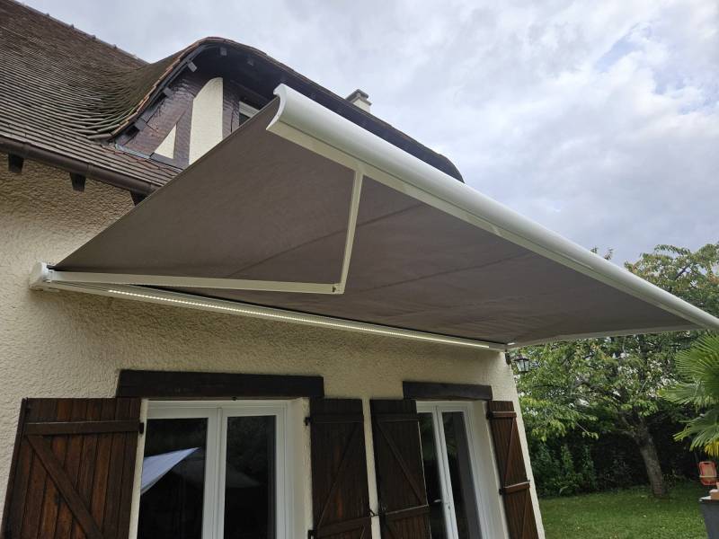 Store banne électrique avec éclairage LED – Confort & élégance à Vernon (27)